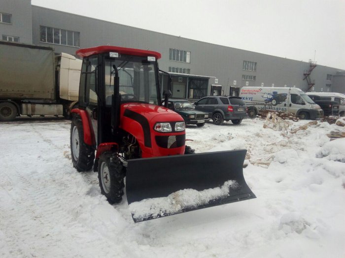 Расчистка участка парковки от снега в Одинцове